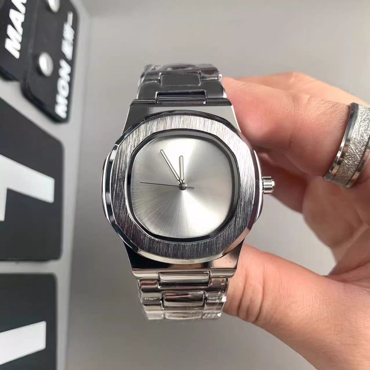 Montre à quartz pour homme ave - Luxury Watch Logos avis et prix