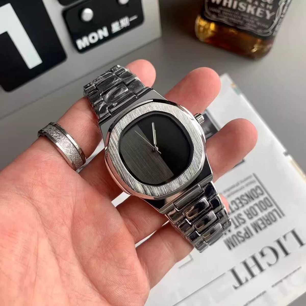 Montre à quartz pour homme ave - Luxury Watch Logos avis et prix