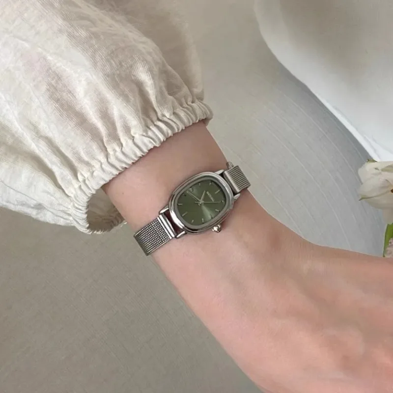 Petit cadran ovale montre vert - Luxury Watch Girl avis et prix
