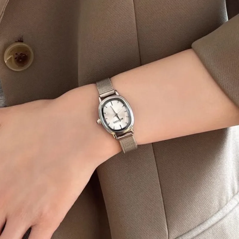 Petit cadran ovale montre vert - Luxury Watch Girl avis et prix